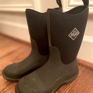 Kids Muck Boots size 4 lightly used